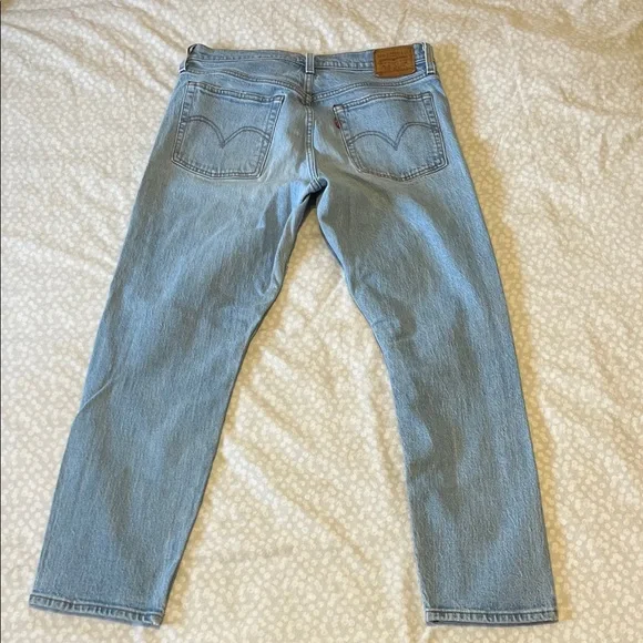Levi's Women's Classic Light Blue Straight Leg Jeans - Picture 2 of 5